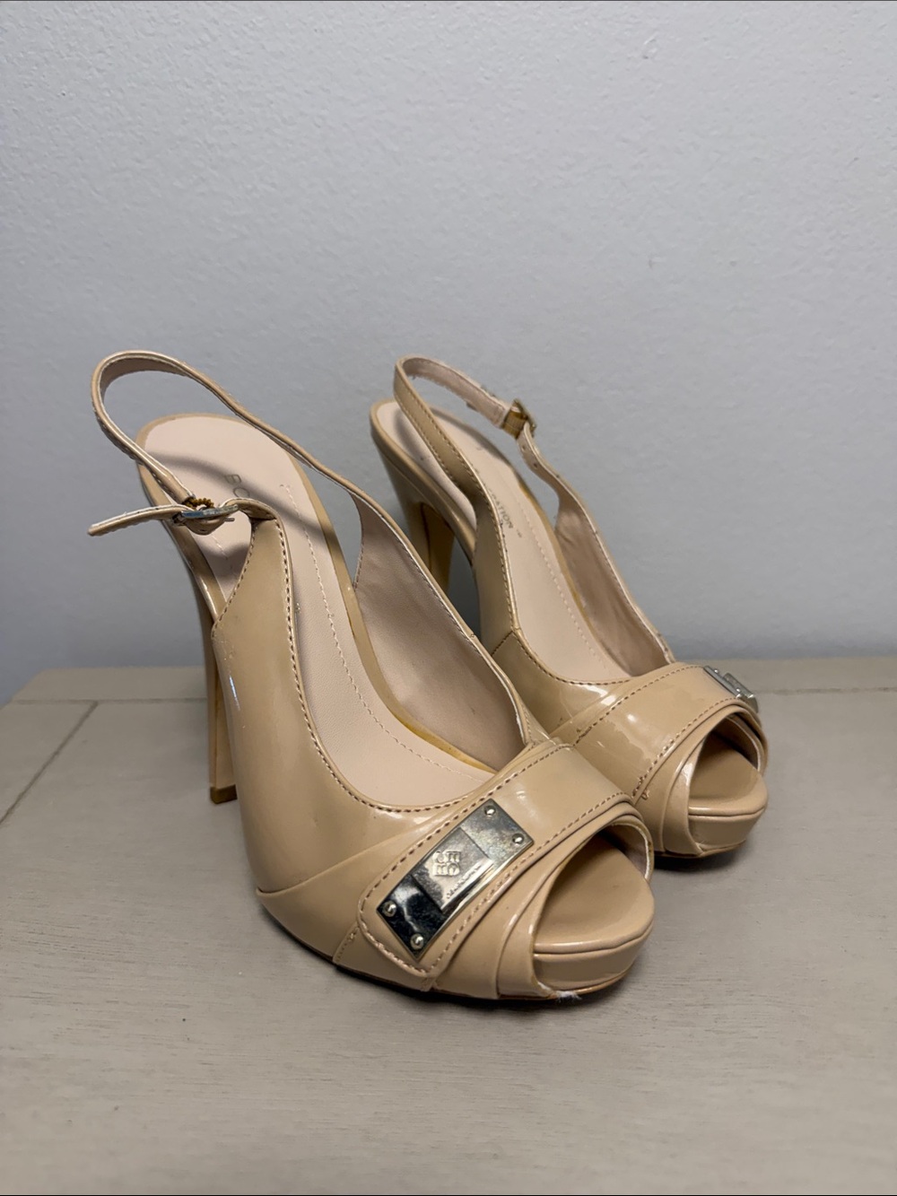 BCBGeneration Nude Patent Leather Slingback Platform Pumps Peep Toe Heels size 5
